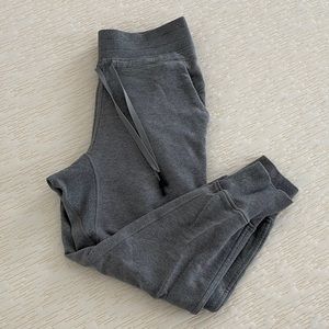 Lululemon Joggers - grey - cropped - size 6
